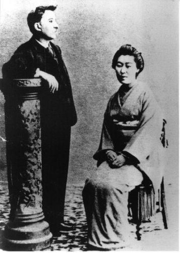 Hearn with his wife, Setsuko (1868-1932).